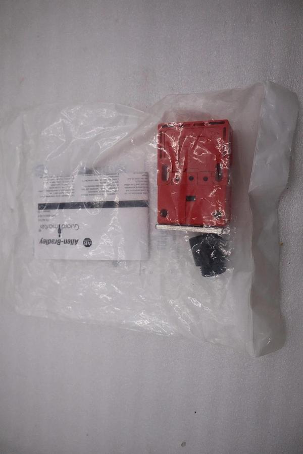 Used NEW ALLEN BRADLEY 440K-T11267 /B Guardmaster STOCK H1453A