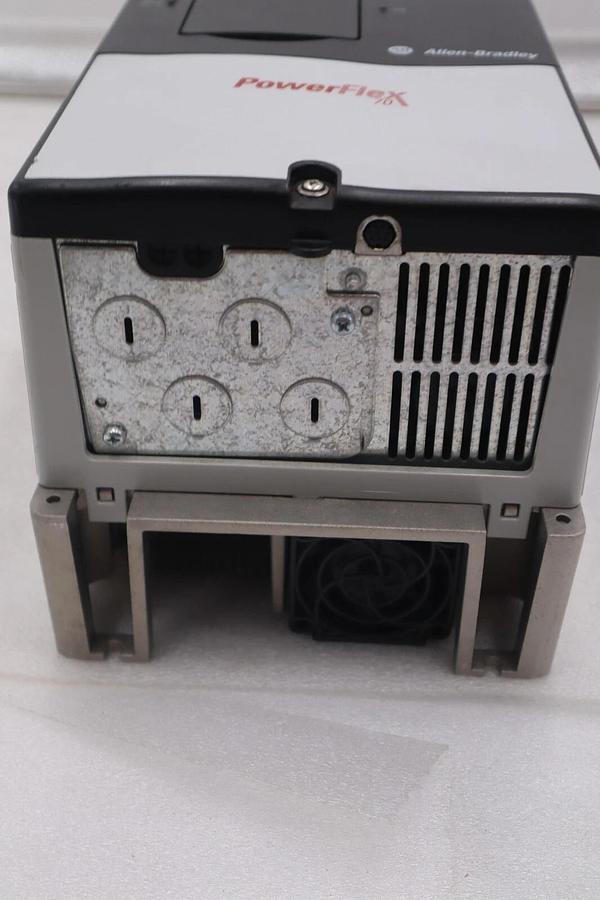 NEW Allen-Bradley PowerFlex 70 20AD011A0AYNANC0 No HIM AC Drive STOCK 4008