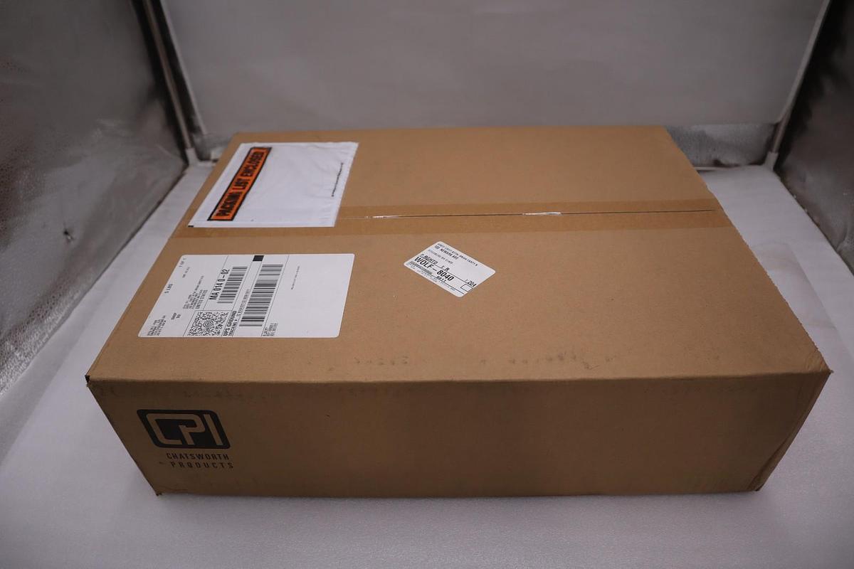 CHATSWORTH UNIVERSAL HORIZONTAL CABLE MANAGER DOUBLESIDED 30529-719 COMPLETE SET