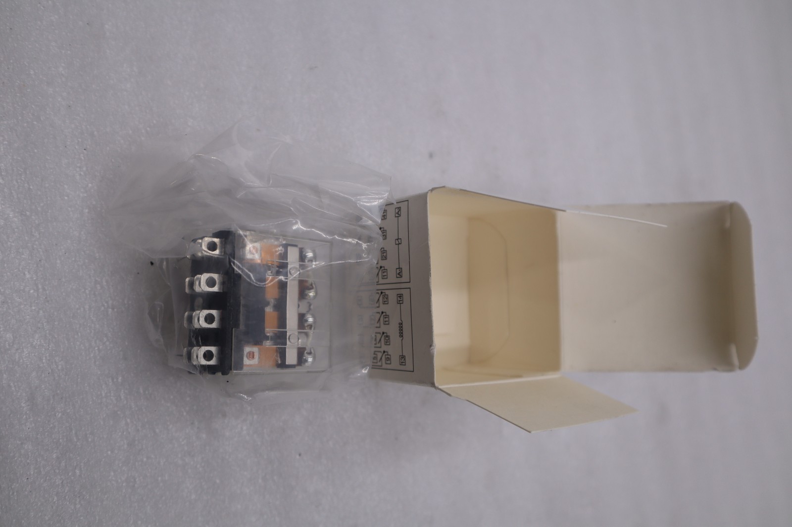 Used LOT OF 4 NEW OPEN BOX AB Allen Bradley 700 Type H Control Relay STK H743A