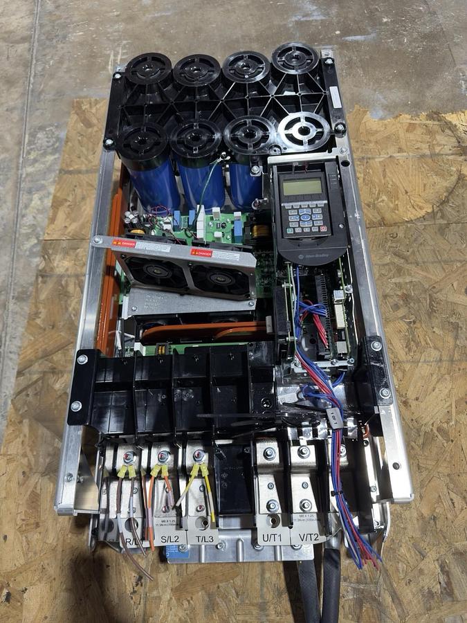 Used ALLEN BRADLEY 20GWANC415AN6VNHN8-RW AC DRIVE LIQUID COOLED 3 PHASE OUTPUT #S682