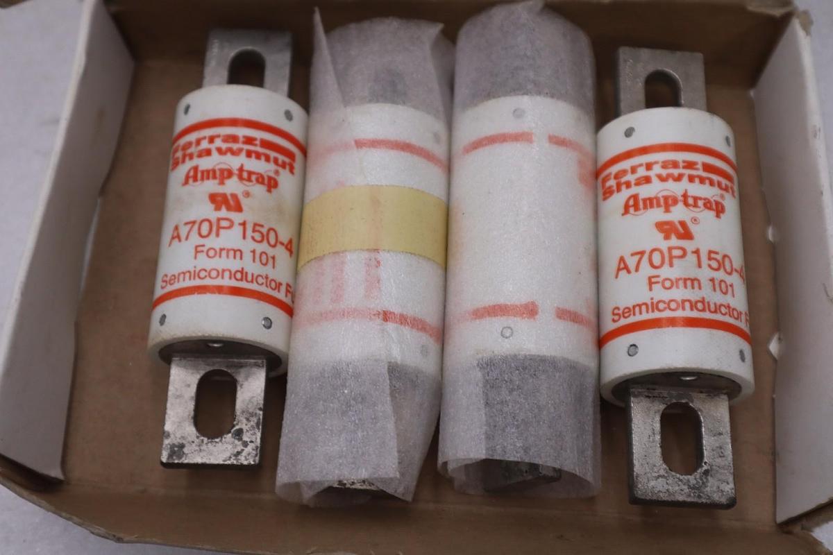 LOT OF 4 - FERRAZ SHAWMUT SEMICONDUCTOR FUSE A70P150-4 - STOCK GF640A