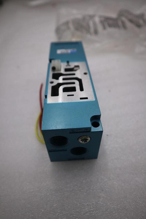 Used NEW MAC 82A-0A-CPA Manifold Valve Base STOCK H1505