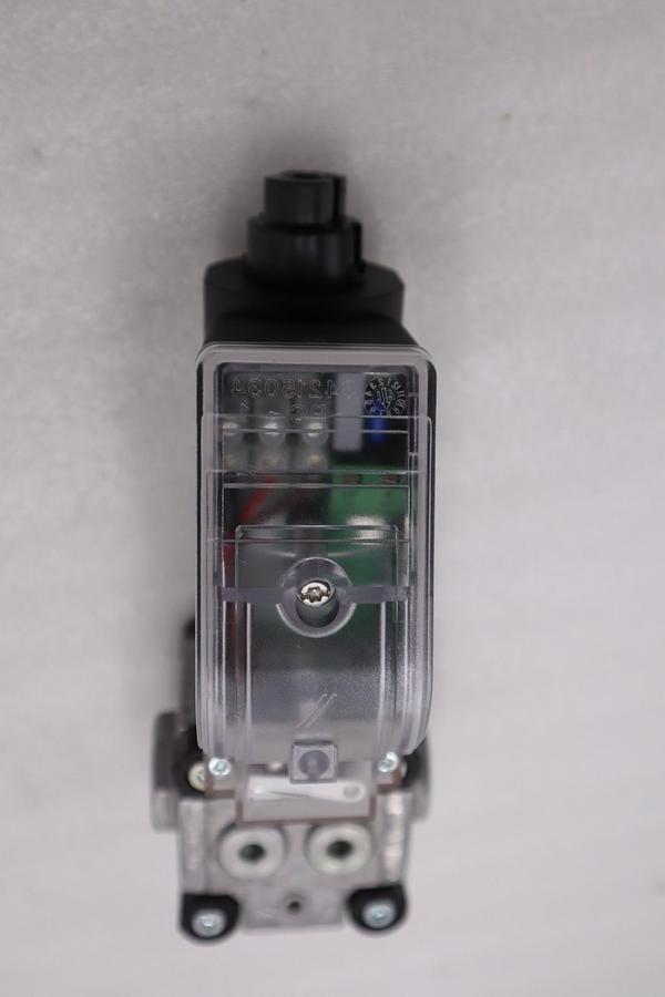 Used Kromschroder VAS115R/NQSR  GAS SOLENOID VALVE 88000100 STOCK H1499