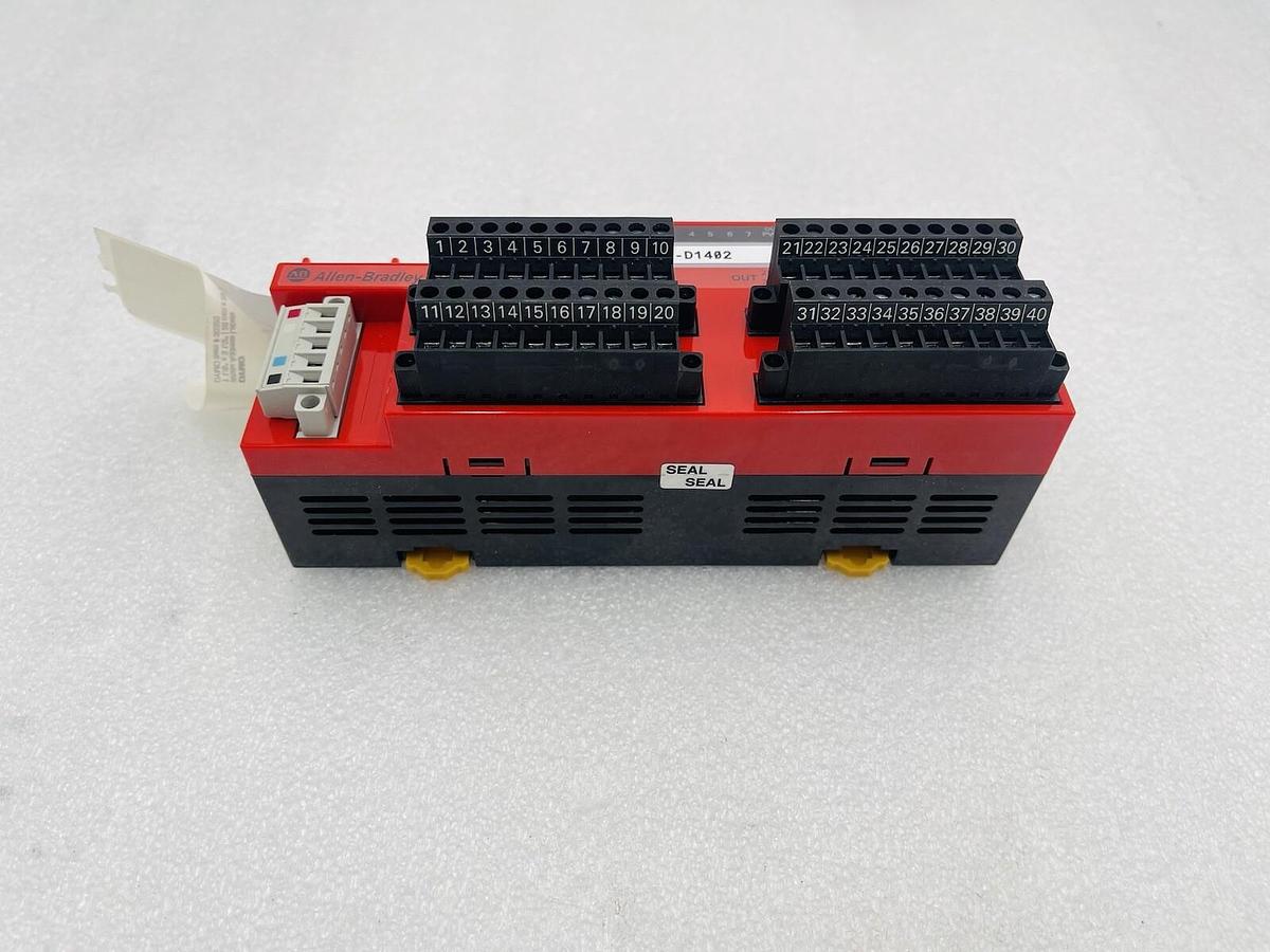Used Allen-Bradley 1791DS-IB8XOB8 Compact Block STOCK 603