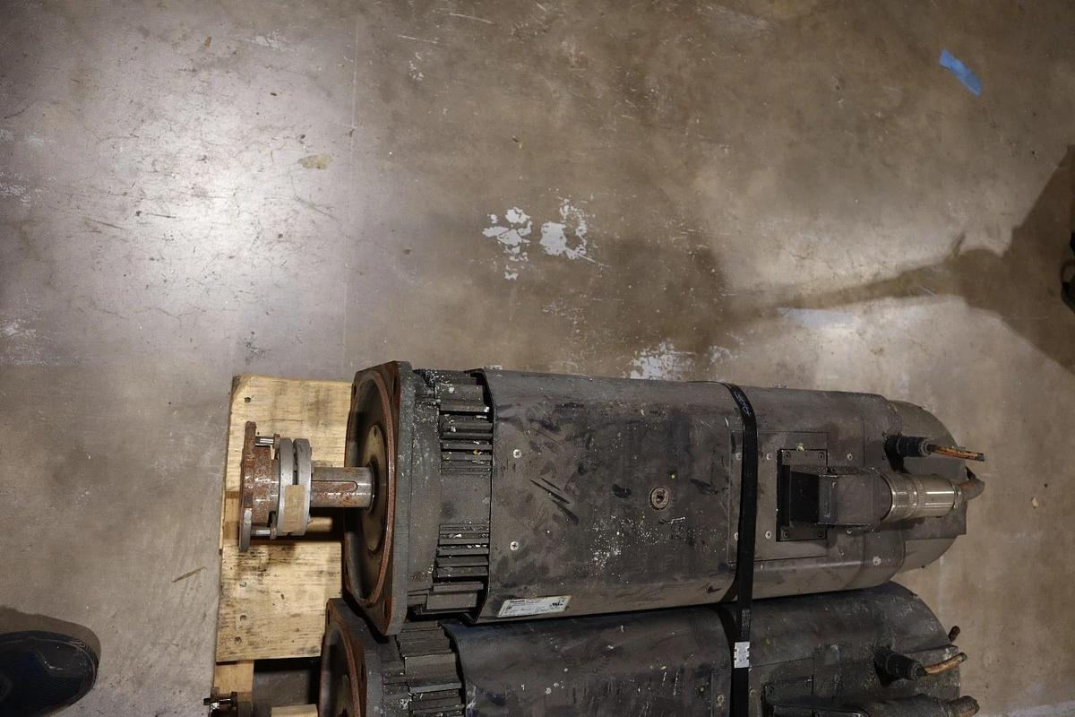 Used Rexroth R911309391 Servo Induction Motor MAD130D-0100-SA-S0-BQ1-35-N1 #HS52