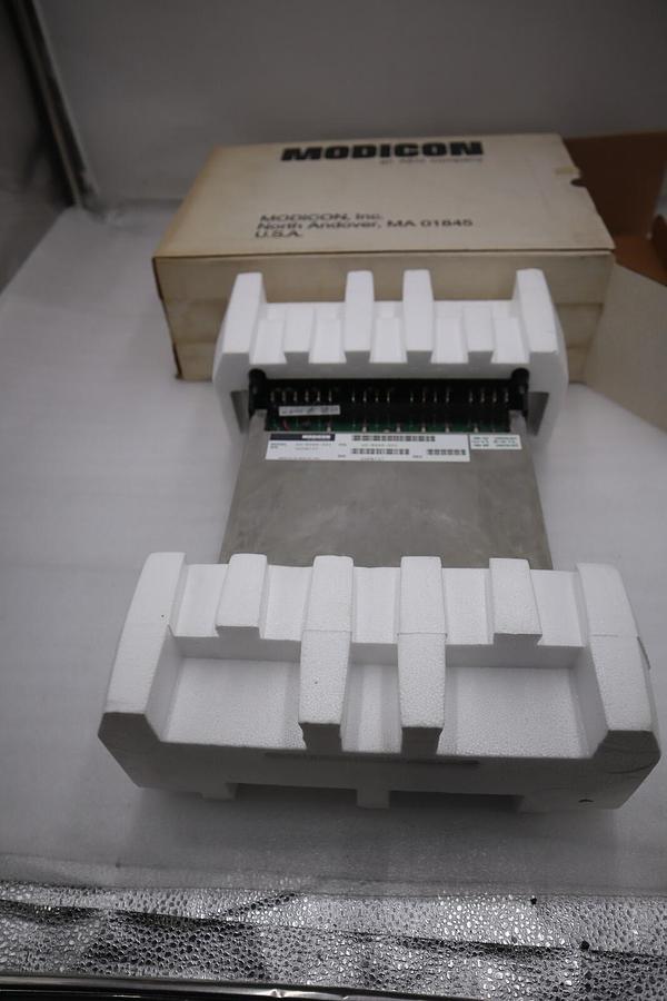 NEW IN BOX Modicon AS-B266-501/ ASB266501 I/O Module Output Relay STOCK G375