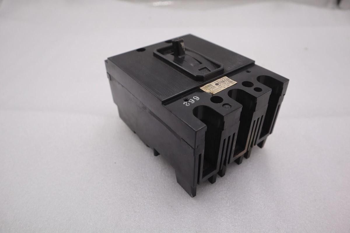 Used ITE CIRCUIT BREAKER EE3B015 15 AMP 3 POLE 240 VAC 125/250 VDC STOCK B-618