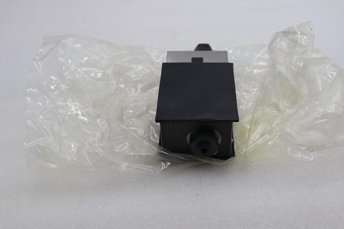 Parker Hydraulics PRM3AA17SNN-50 valve STOCK L-564
