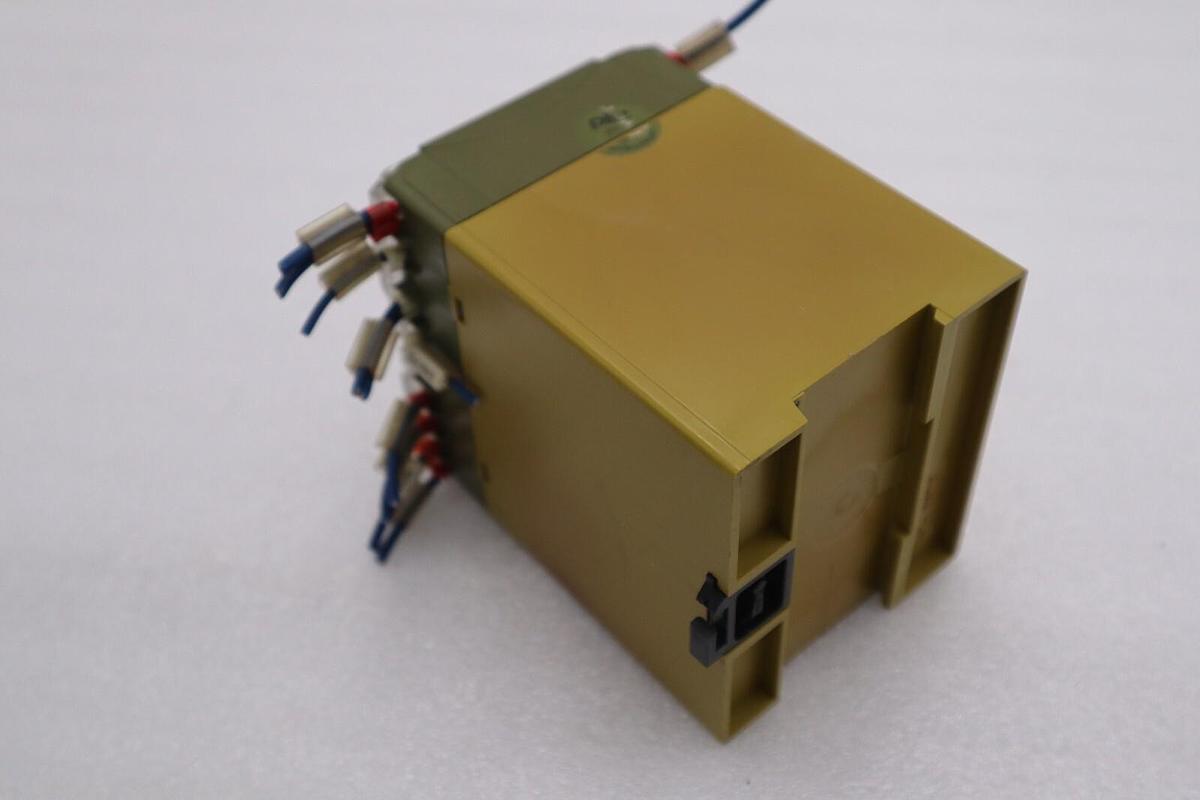 Used PILZ SAFETY RELAY 474790 PNOZ V 30S 24 V DC PNOZV30S24VDC STOCK L-453C