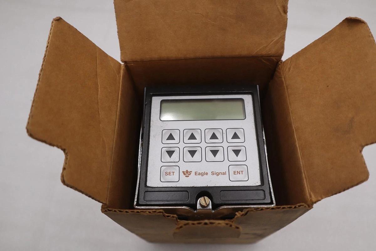 Used DANAHER CONTROLS EAGLE SIGNAL CX202A6 (BRAND NEW) STOCK GF-637