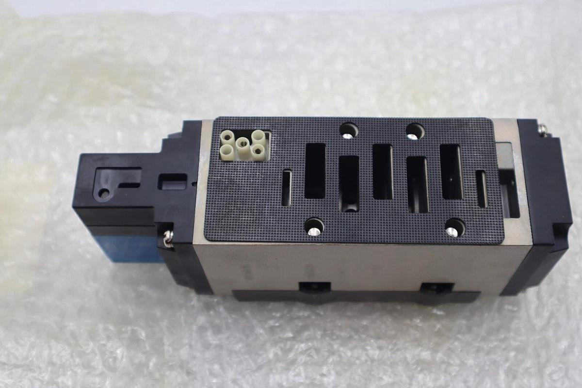 Used SMC VSS8-8-YZ-S-3EZ-V1 SOLENOID VALVE NEW STOCK #K-1206A