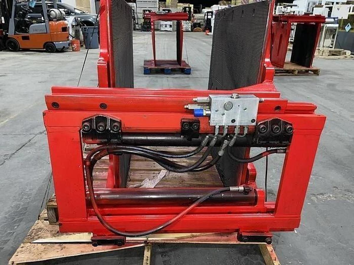 Used BOLZONI AURAMO 2500LB CAPACITY CARTON CLAMP MODEL LB14J7A CLASS II MFG. 2015