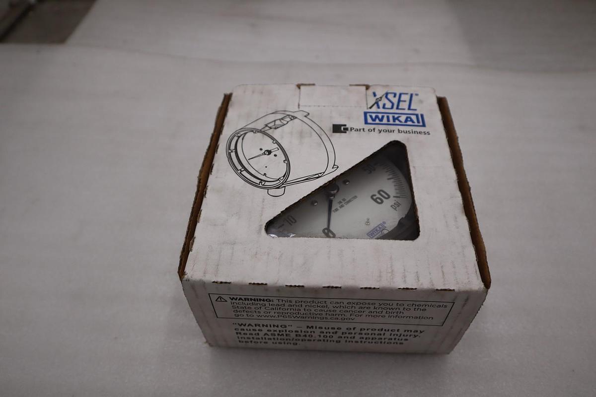 Used WIKA Instrument 9834826-0031 Pressure Gauge 60 PSI 1/2 Lower Mount STK 5607CC