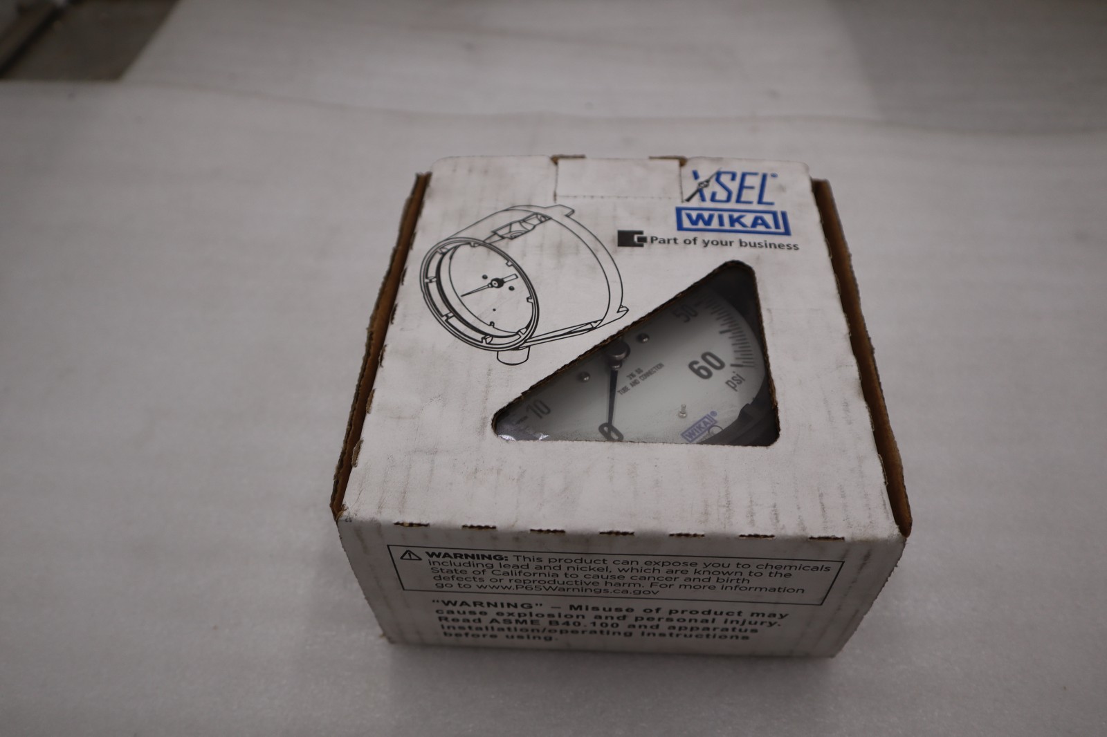 Used WIKA Instrument 9834826-0031 Pressure Gauge 60 PSI 1/2 Lower Mount STK 5607CC