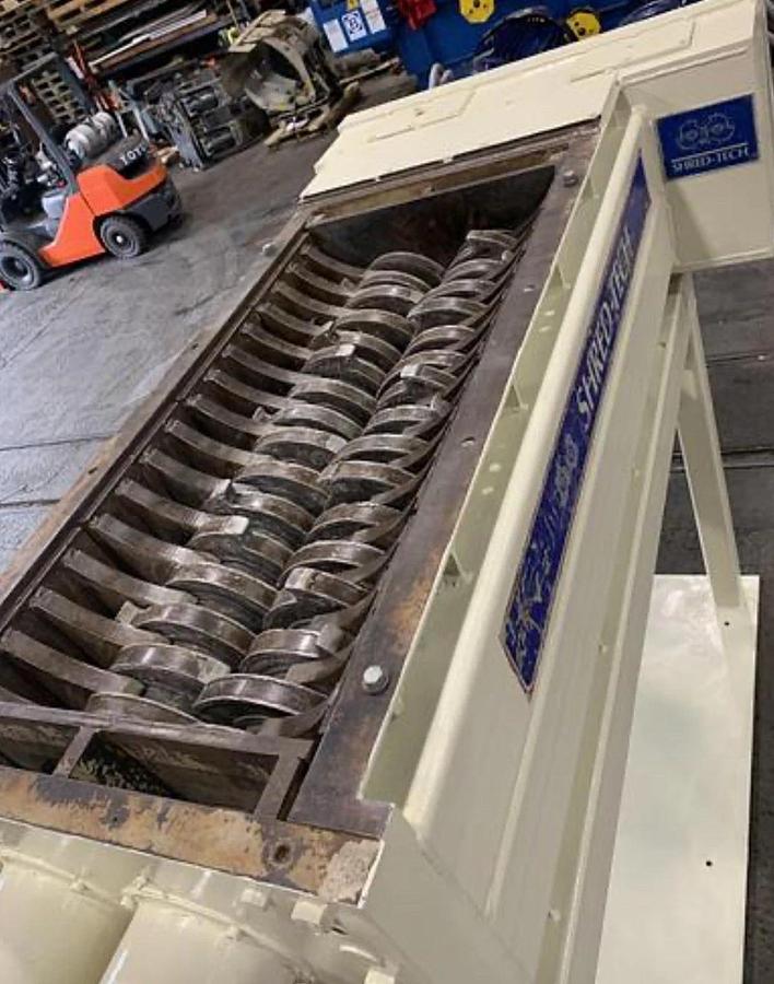 Used SHRED-TECH ST75E DUAL SHAFT SHREDDER WITH TWO 40 HP MOTORS MANUFACTURED 2004