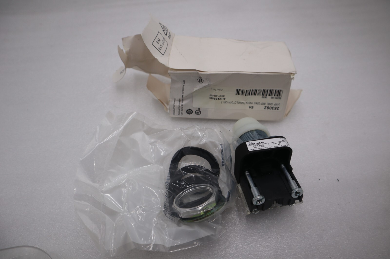NEW Allen Bradley 800T-Q24W white pilot light Ser U 24V STOCK G704A