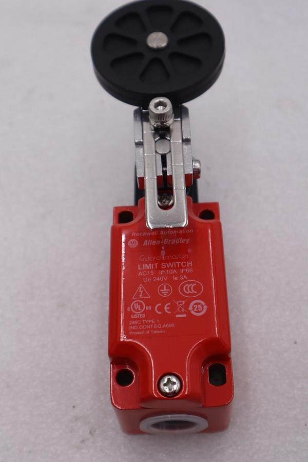 Used ALLEN-BRADLEY 440P-MRRB22E LIMIT SWITCH SER A STOCK #K-2268