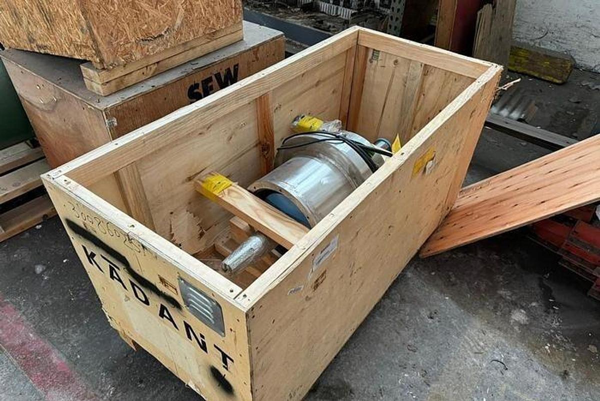 Used KADANT BLACK CLAWSON UV100 ROTATING ASSEMBLY COMPONENT NEW IN CRATE