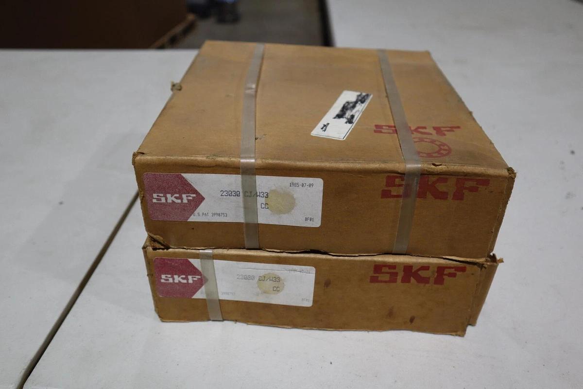 SKF 23030 CJ/W33 Spherical Roller Bearing 23030CJ/W33 NEW IN BOX STOCK S-522