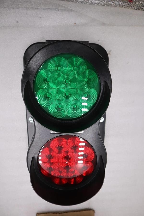Used 24V LED 6007798 Communication Dock Traffic Control Light - STOCK 5622CC