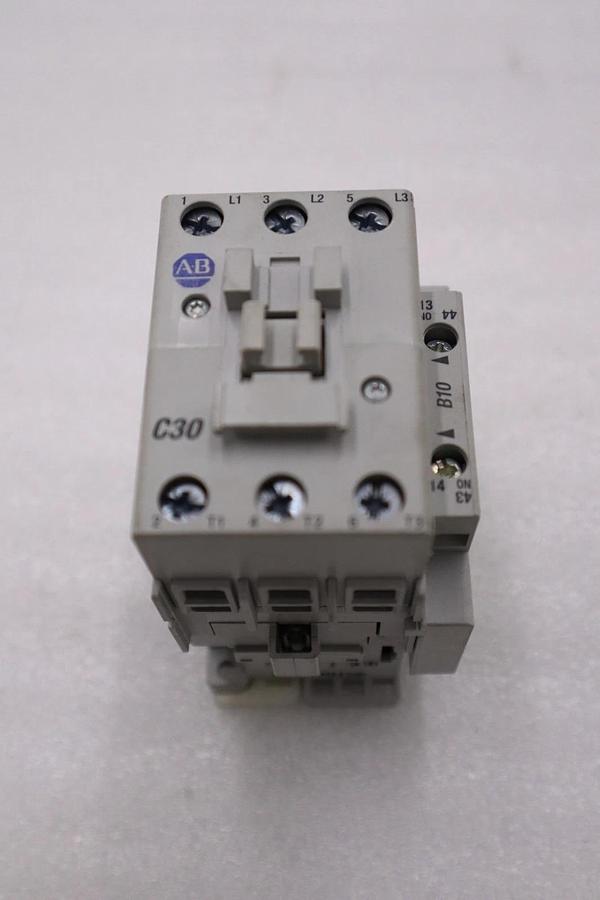 Used Allen Bradley 100-C30*00 100-C30D10 AB100C30D10 Ser C Contactor STK H1072A