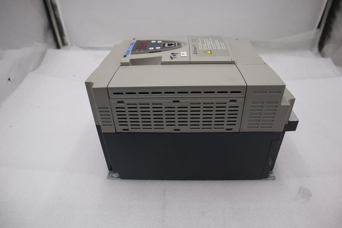 Used NEW SCHNEIDER variable speed drive ATV71HD11N4Z 15 HP STOCK 2313-C