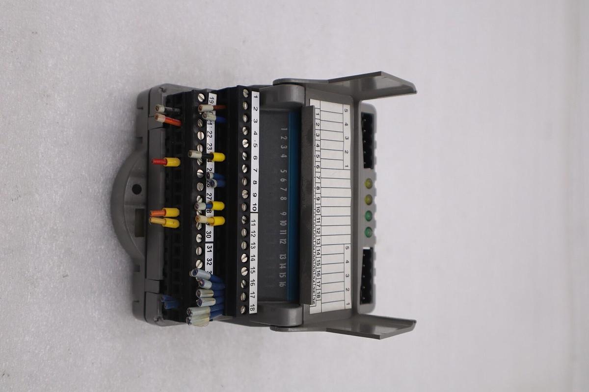 Used GIDDINGS & LEWIS M.1300.7372 R1 Input Module 24VDC SINK/SOURCE STOCK 648-D