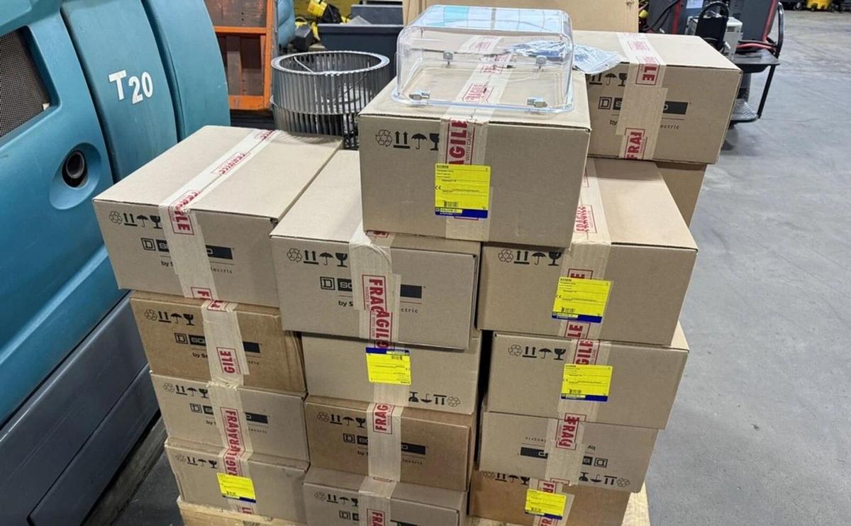 Used SCHNEIDER ELECTRIC SQUARE D S33859 (26 AVAILABLE) TRANSPARENT COVERS NEW IN BOX
