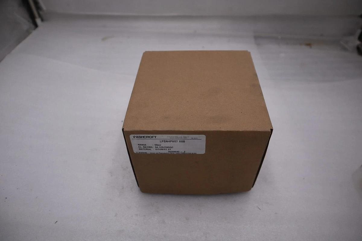 Used NEW ASHCROFT LPSN4PV07 X6B Pressure Switch 60psi 5A 125/250VAC STOCK H185