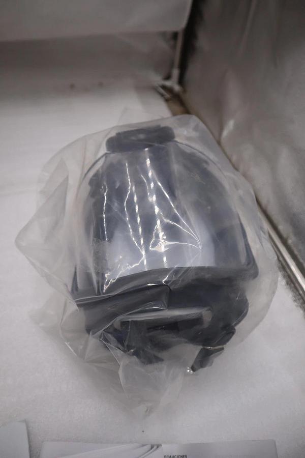 NEW OPEN BOX Honeywell 54001  Facepiece Respirator Series 5400 STK SGF104