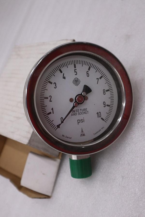 Wika 0-10 PSI Code CD 316SS Tube and Socket 1/2" NPT - STOCK GF743A