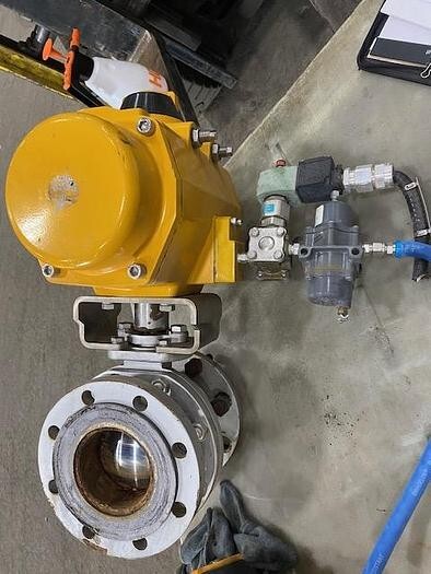 Used EMERSON FIELDQ TYPE OSO6OO-004STACW ACTUATOR WITH 4" BALL VALVE
