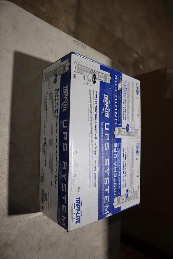 Used Tripp-Lite SMART1500LCD Rack Mount UPS Battery Backup SM89C4 NEW STOCK GF-181