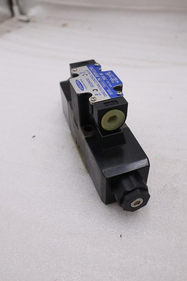 Used INTERNATIONAL DG03-2N-115VAC72WB DIRECTIONAL CONTROL VALVE STOCK #2167A