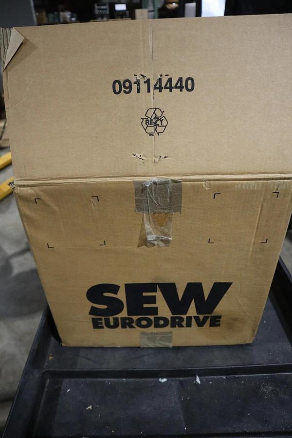 Used SEW EURODRIVE PHC21A-A040M1-E20A-00/S11 INVERTER BRAND NEW IN BOX STOCK H755