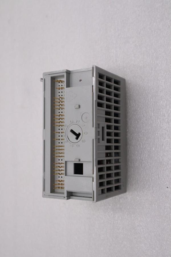 Used Allen Bradley 1794-0E12 SER A FLEX I/O ANALOG OUTPUT MODULE STOCK H132A