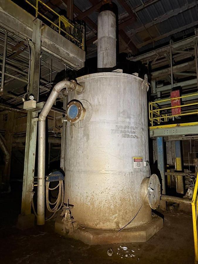 Used 6,500 GALLON TANK 304L STAINLESS STEEL MEASURING 8' DIAMETER X 12' TALL