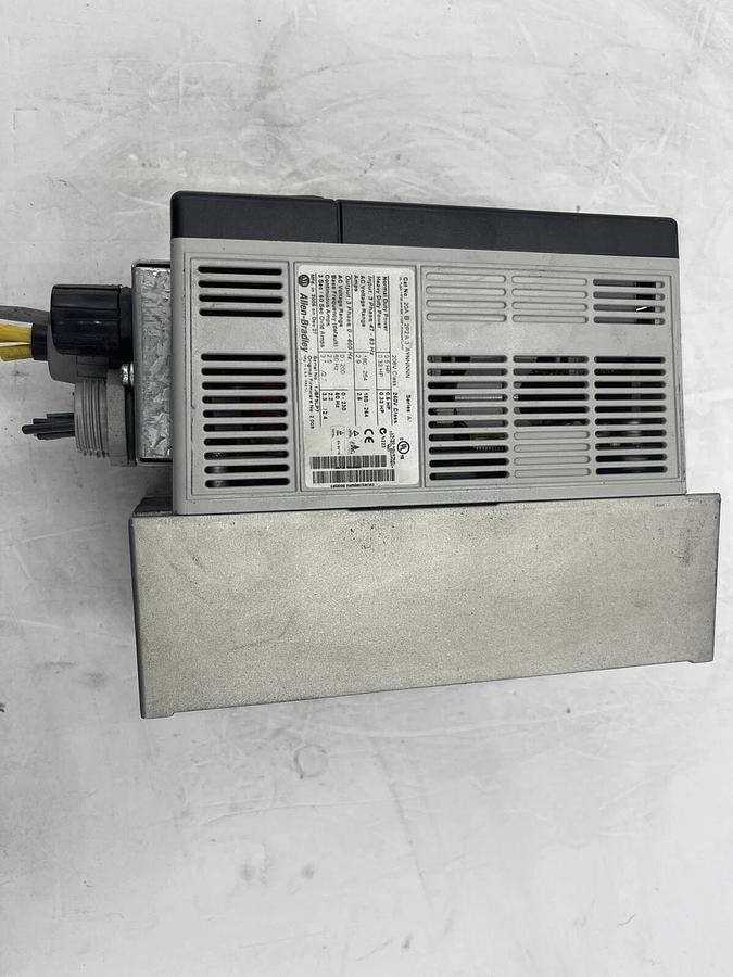 Used Allen Bradley 20AB2P2A3AYNNNNN 0.5 HP 240 V 3 Phase PowerFlex 70 VFD STOCK 1654