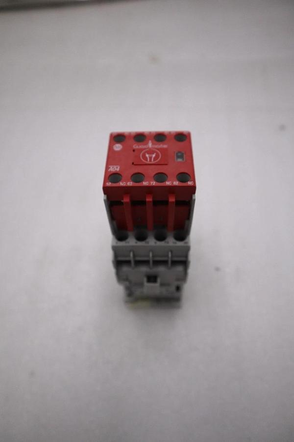 Allen Bradley 100-C23*10 Safety Contactor SERC INCLUDES 100-C23*10 & 100S-F NEW