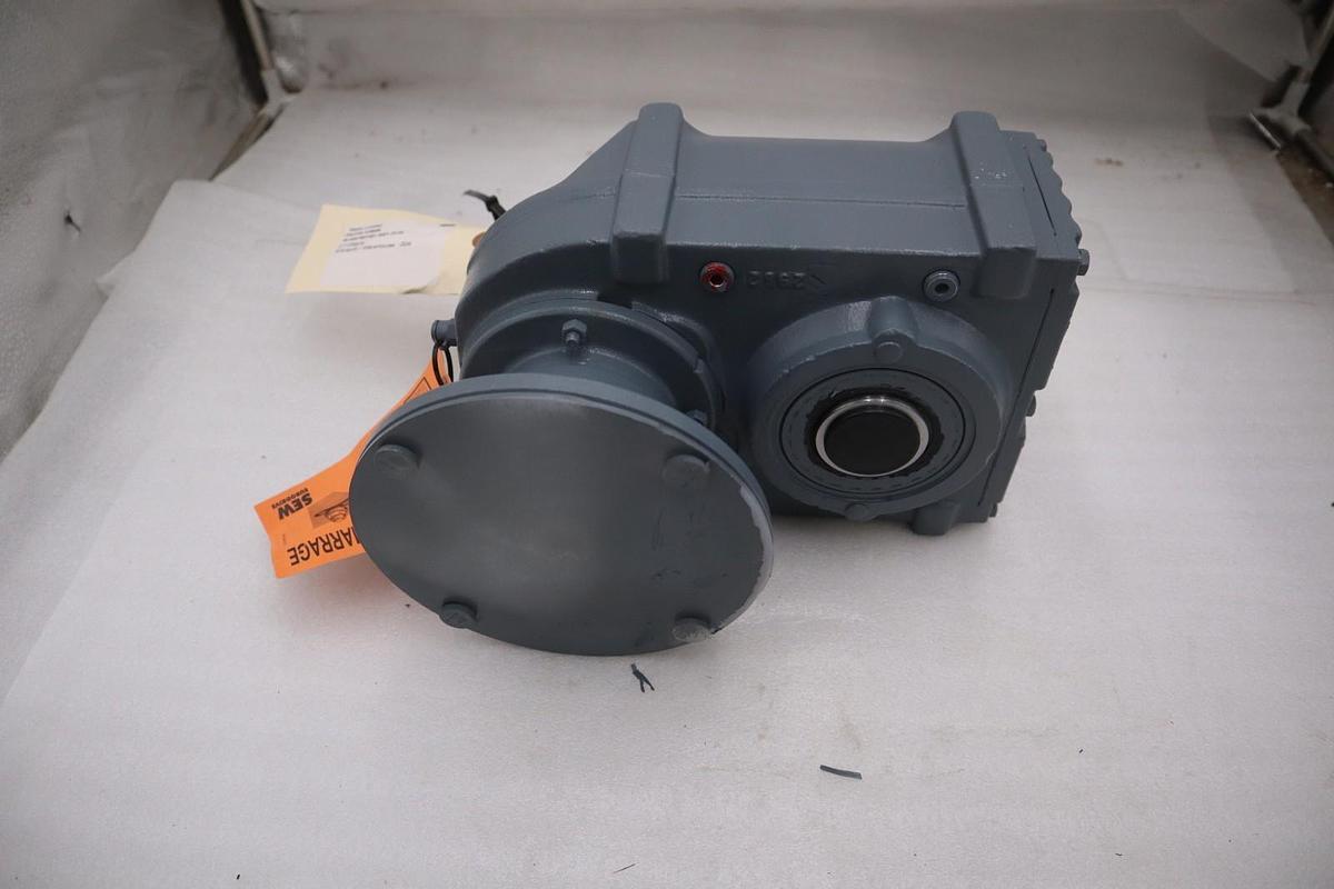 NEW SEW EURODRIVE FA47/G AM56 GEAR REDUCER 150.06:1 - STOCK SGF113