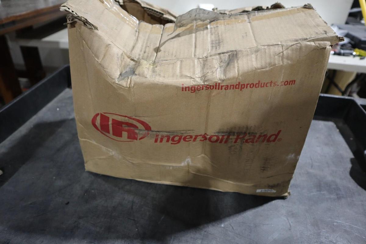 Used INGERSOLL RAND Manual Chain Hoist Model KM500X - 5 Ton Capacity (NO CHAIN) NEW
