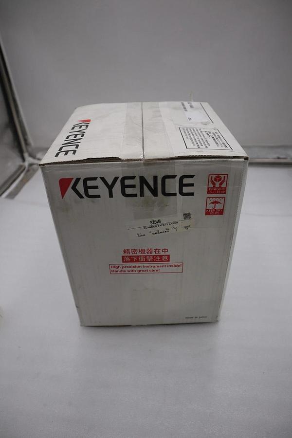 Used KEYENCE SZ-04M SAFETY LASER SCANNER SZ04M NEW IN BOX STOCK 4423A