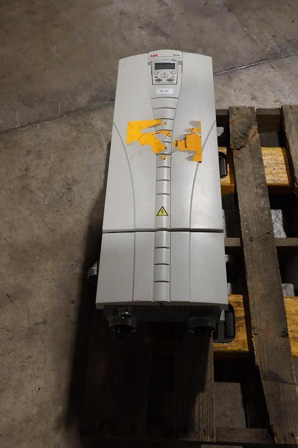 Used ABB ACH550-UH-125A-4 AC DRIVE 550 SERIES 3 PHASE 380-480 V AC STOCK HP143
