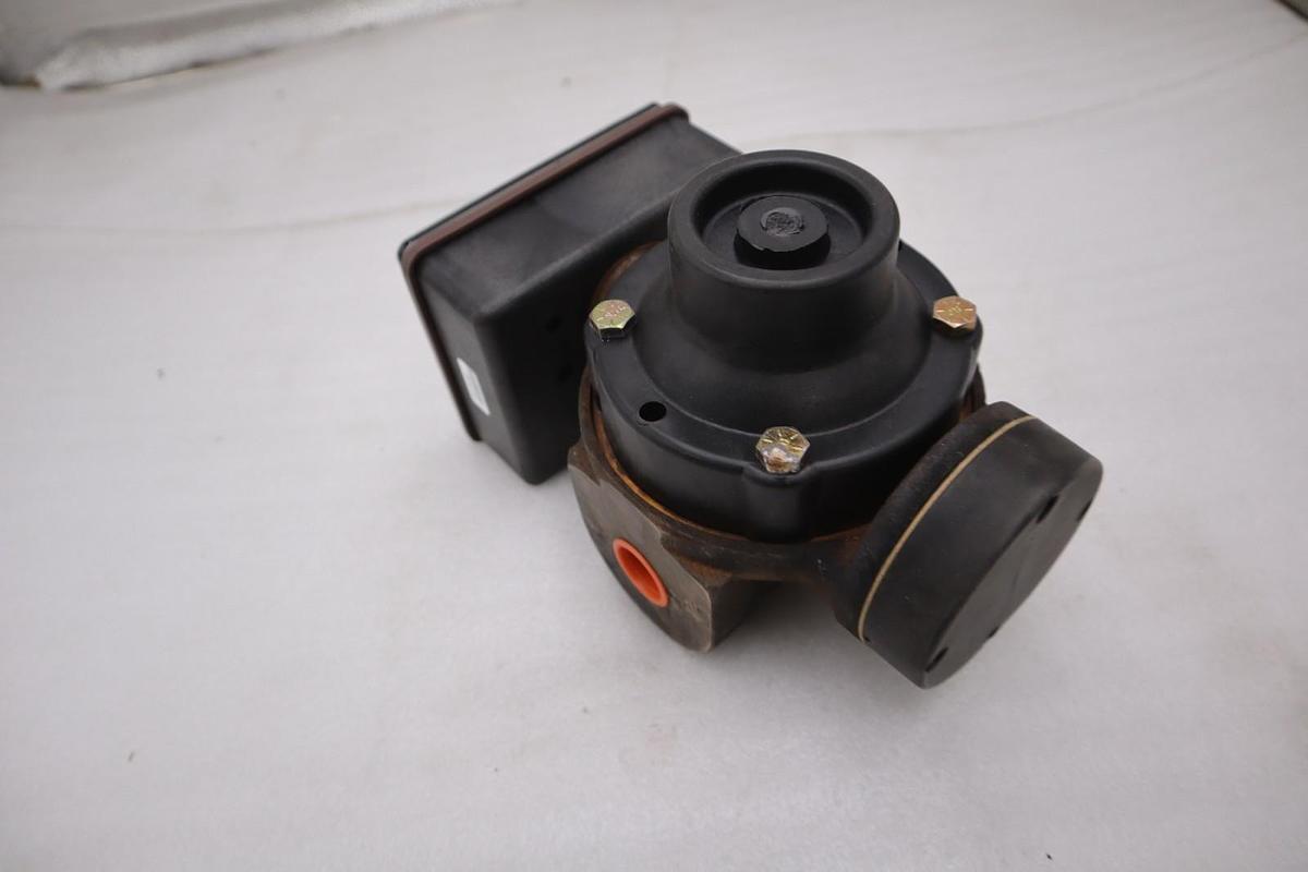 Used UNIVERSAL FLOW MONITORS MN-BSB20GM-6-32V1.0-A1XR FLOW METER - STOCK GF476