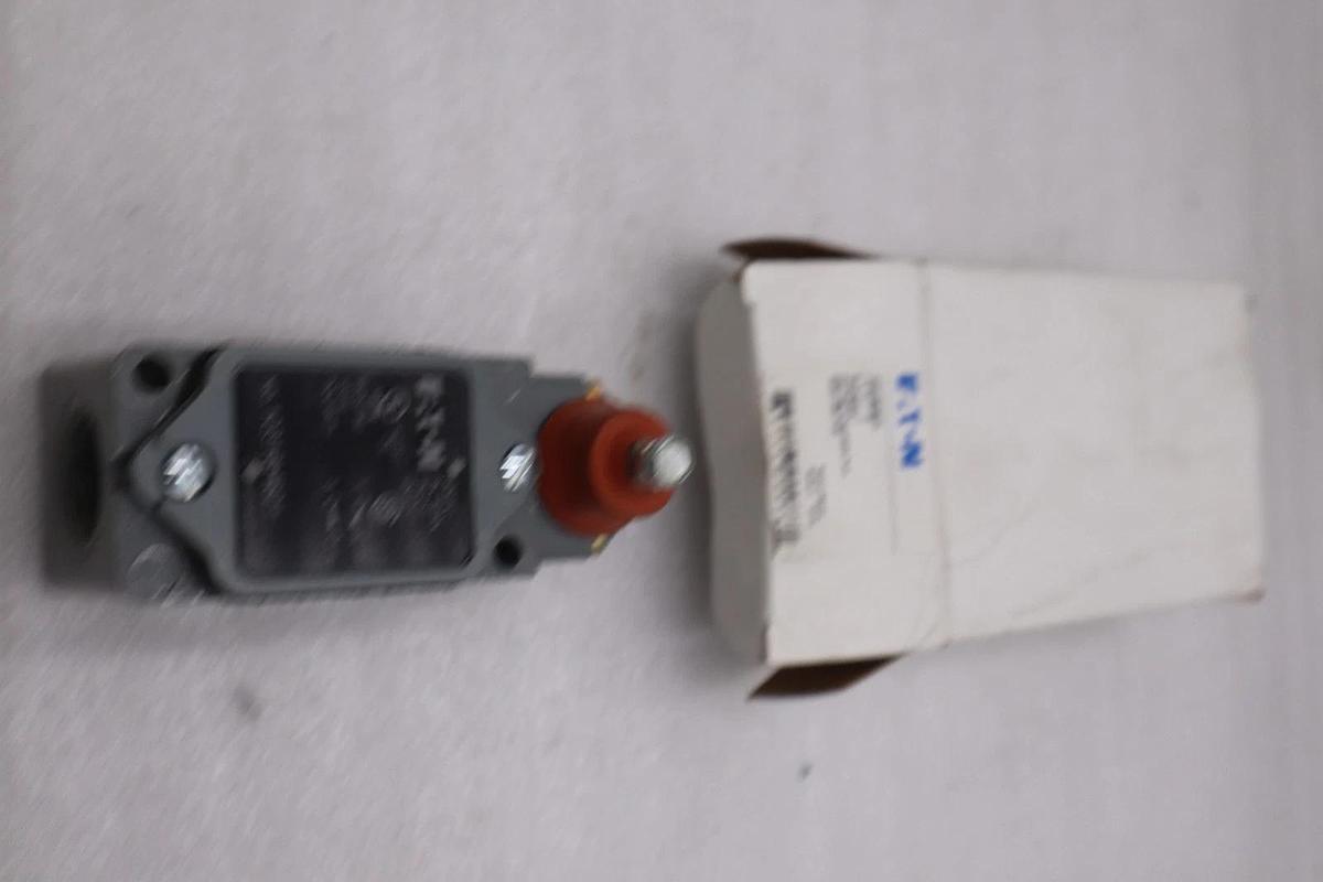 Used NEW OPEN BOX EATON CUTLER-HAMMER 10316H621 LIMIT SWITCH SERIES C STK K-3964CC