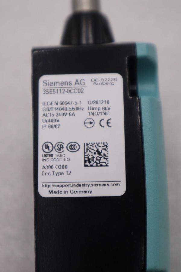 Used SIEMENS 3SE5112-0CC02 / 3SE51120CC02 NEW NO BOX STOCK H1157A