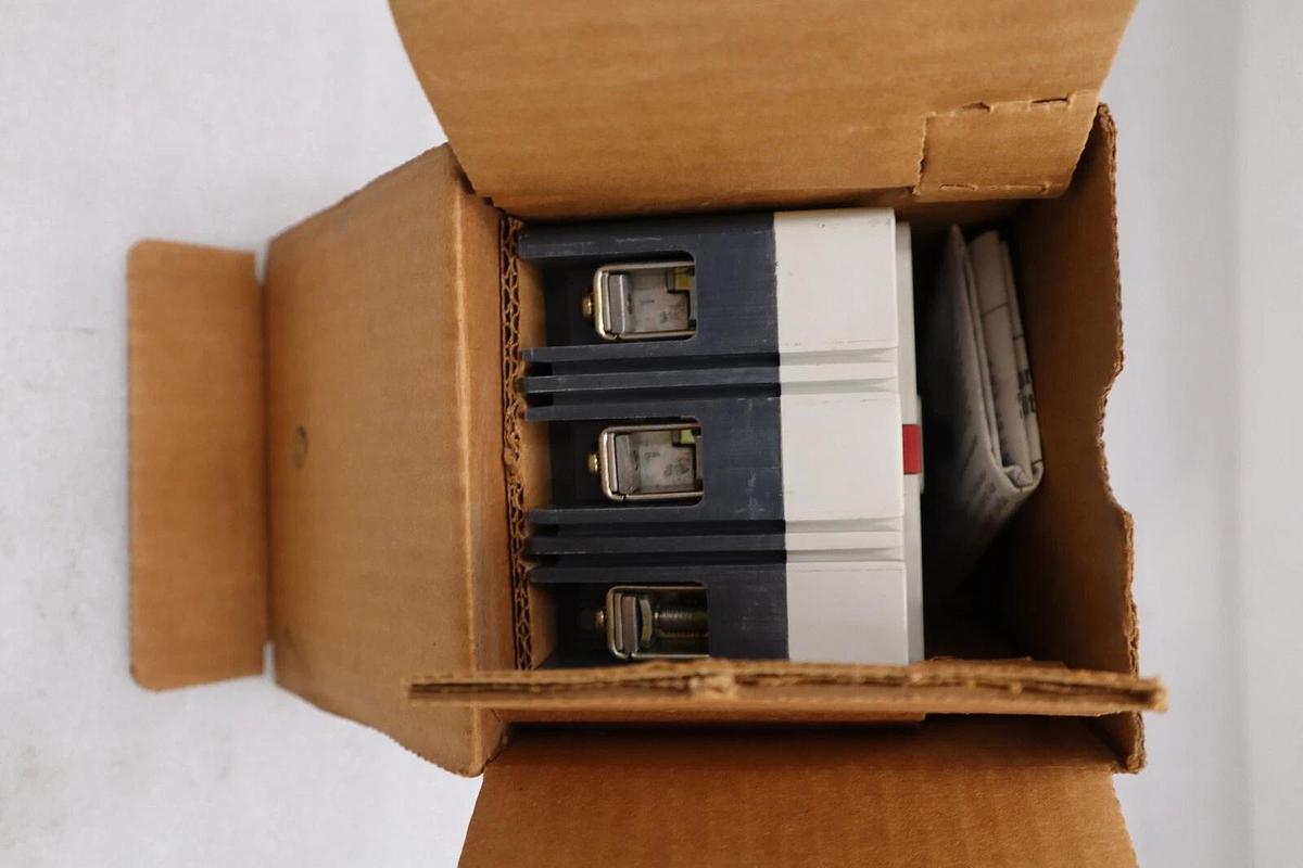 Used NEW CUTLER-HAMMER HMCPS007C0C BREAKER 3 POLE MOTOR CICUIT PROTECTOR #H459