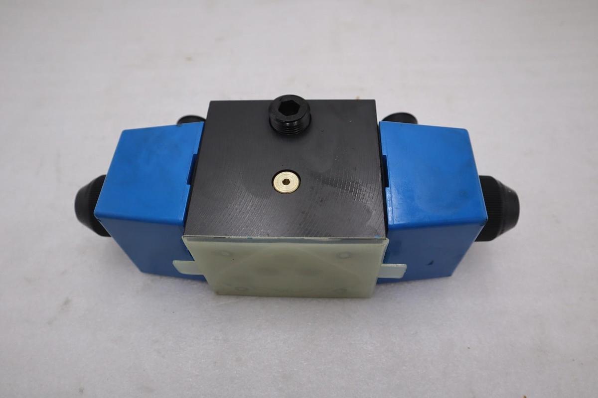 Used EATON/VICKERS,  DG4S4-016C-U-B-60 Hydraulic Pilot Valve NEW NO BOX STOCK GF544