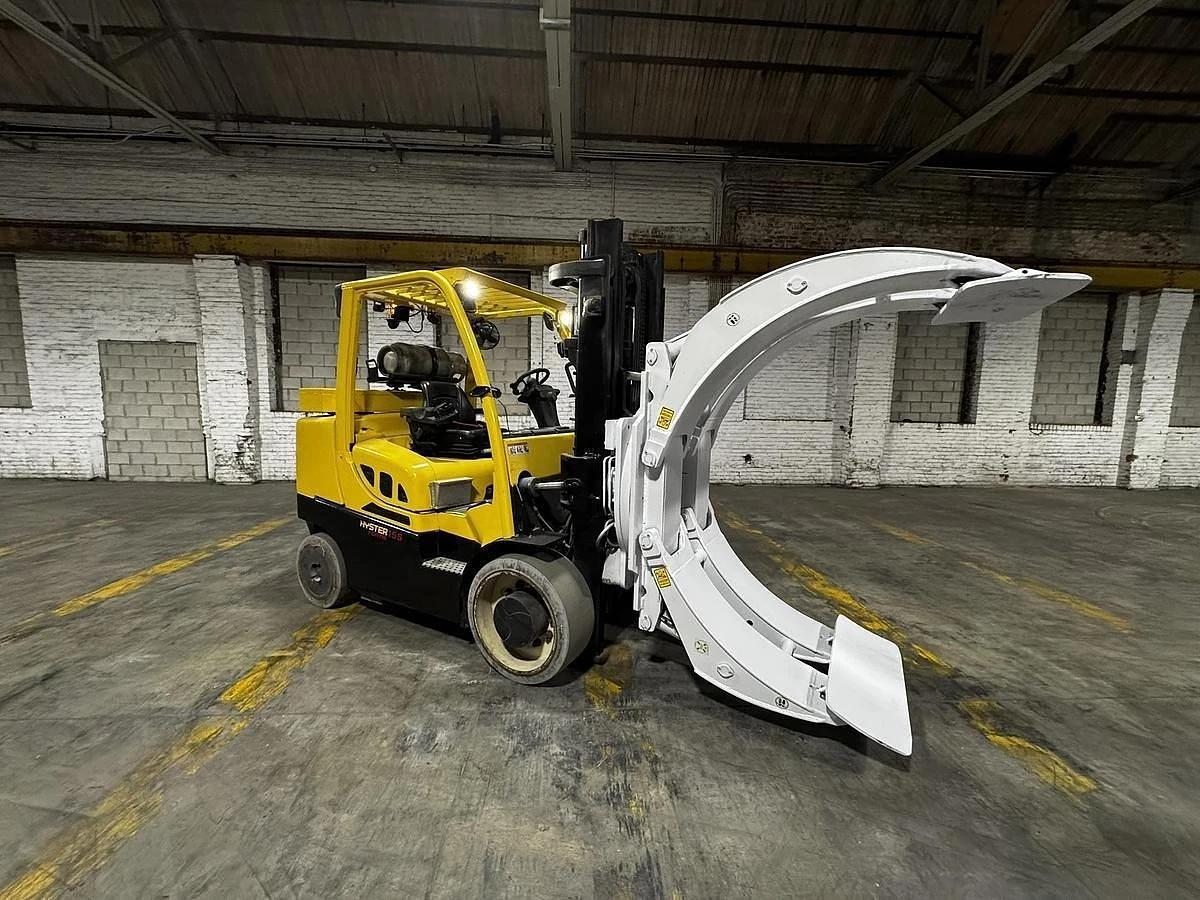 Used 15,500LB. HYSTER MDL S155FT WITH 84" CASCADE EXTRA HEAVY CASCADE PAPER CLAMP